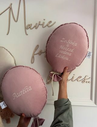 ✨ Každé jméno má svůj příběh✨.. Naše personalizované balónky nesou nejen jméno, ale i kousek Vašeho srdce..🤍...