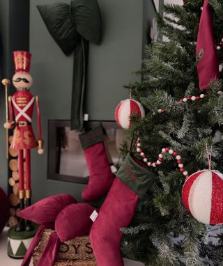 Mavie vánoční kolekce❤️‍🔥.. Personalizované punčochy Vám vyšijeme libovolným nápisem / jménem🤗 a vánoční mašle jsou...