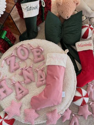 Personalizované dárečky pod 🎄 a naše božské vánoční punčochy🥰.. Punčochy objednávejte do konce listopadu💋..