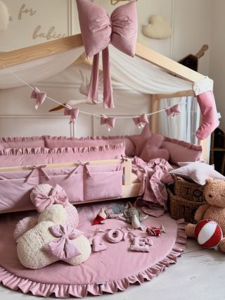 Domečková postýlka s výbavičkou od Mavie je i letos hitem Vánoc 😍🎄. Snové spinkání pro naše malé lásky — měkké, útulné a...