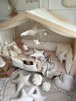 Top 10 inspirací roku 2025 🤍✨.. Výbavičky do domečkových postýlek nás nepřestávají bavit – ta proměna je pokaždé jedno...