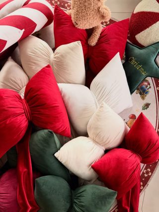 Vánoční soutěž o naši dokonalou vánoční mašli😍.. Pravidla: - like fotce + sledování našeho profilu 🤍 - označení kamarádky...